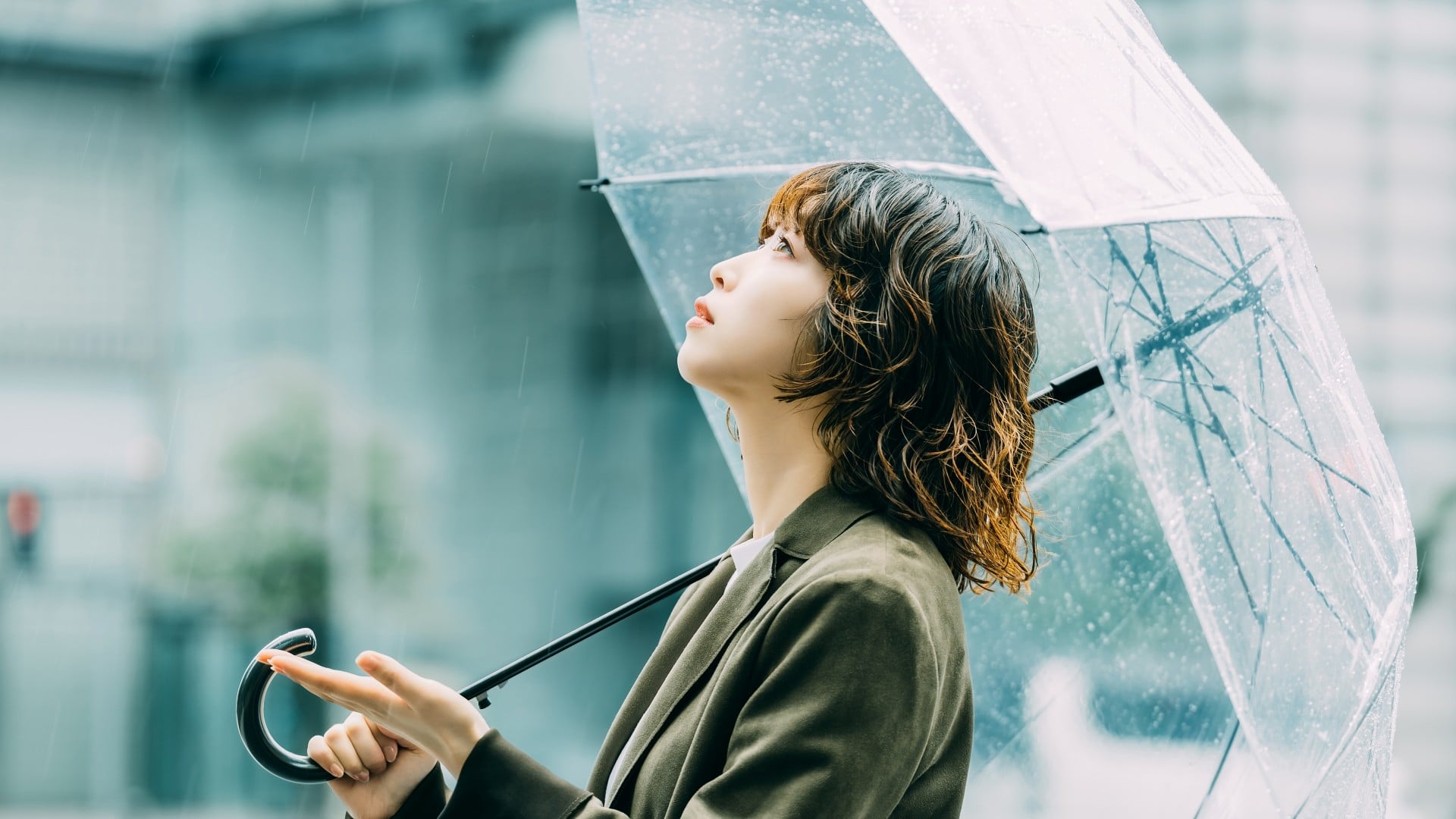 Trời âm u, mưa liên tục, vì sao nhiều người cứ buồn ngủ và uể oải? - Ảnh 1.