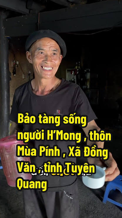 Phát hiện 1 chủ tịch xã đi dép lê, lội bùn, tự lái xe cà tàng tới nhà dân: Ngôi nhà 200 tuổi nằm giữa vùng núi đá, được xem như "bảo tàng sống"- Ảnh 2. Phát hiện 1 chủ tịch xã đi dép lê, lội bùn, tự lái xe cà tàng tới nhà dân: Ngôi nhà 200 tuổi nằm giữa vùng núi đá, được xem như "bảo tàng sống"- Ảnh 2.