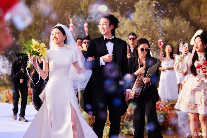 Showbiz đón song hỷ: 2 mỹ nam bất ngờ thông báo cưới, danh tính cô dâu mới gây ngỡ ngàng - Ảnh 2.