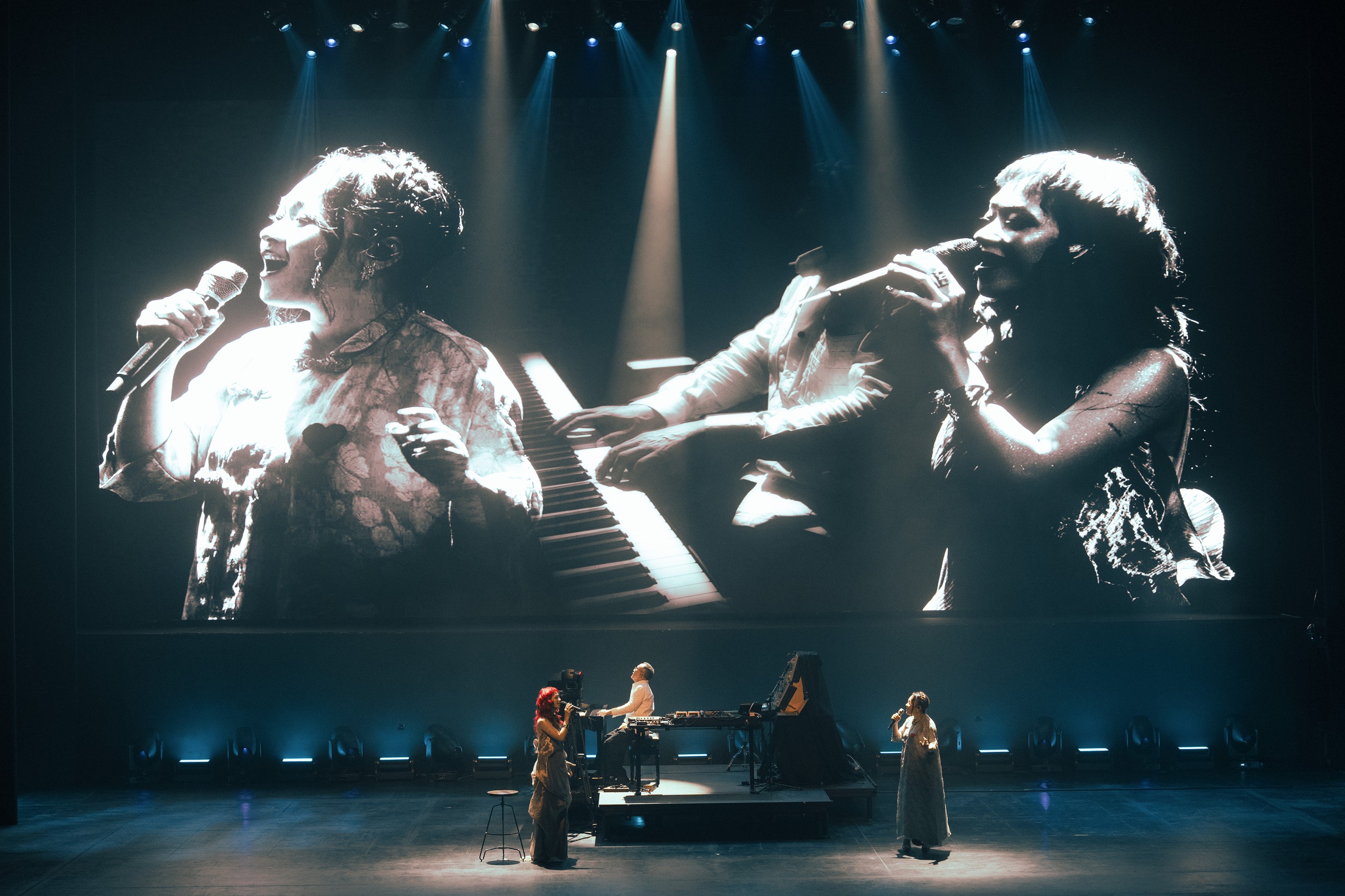 Nhạc sĩ Quốc Trung làm concert không MC, 2 “diva” của nghệ thuật truyền thống Việt Nam xuất hiện, được anh coi như “báu vật” - Ảnh 4.