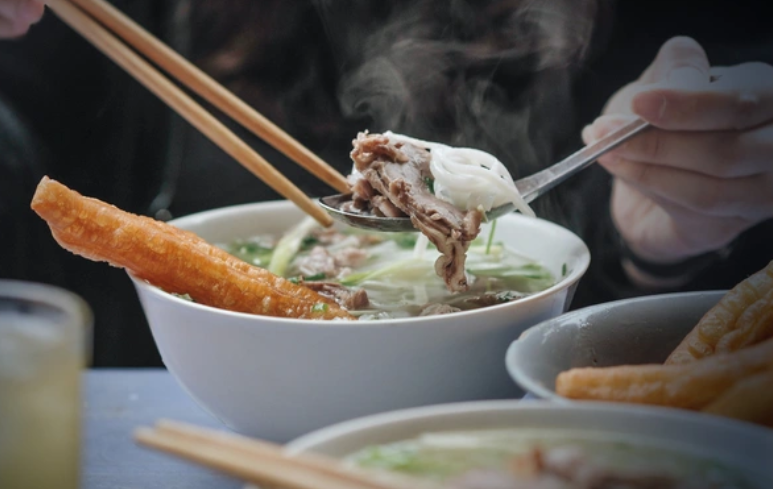 Lời khuyên cho các gia đình hay để cơm nguội vào tủ lạnh - Ảnh 3.