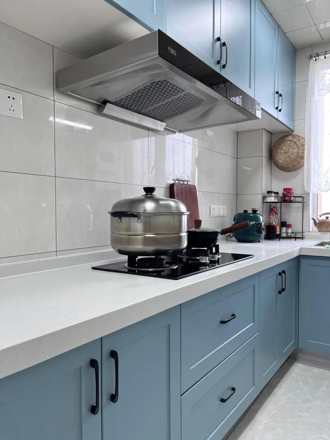 Mẹ tôi chẳng mua đồ gia dụng 'thần kỳ' mà bếp lúc nào cũng gọn: 7 cách không tốn tiền, càng làm càng thấy thông minh - Ảnh 8.