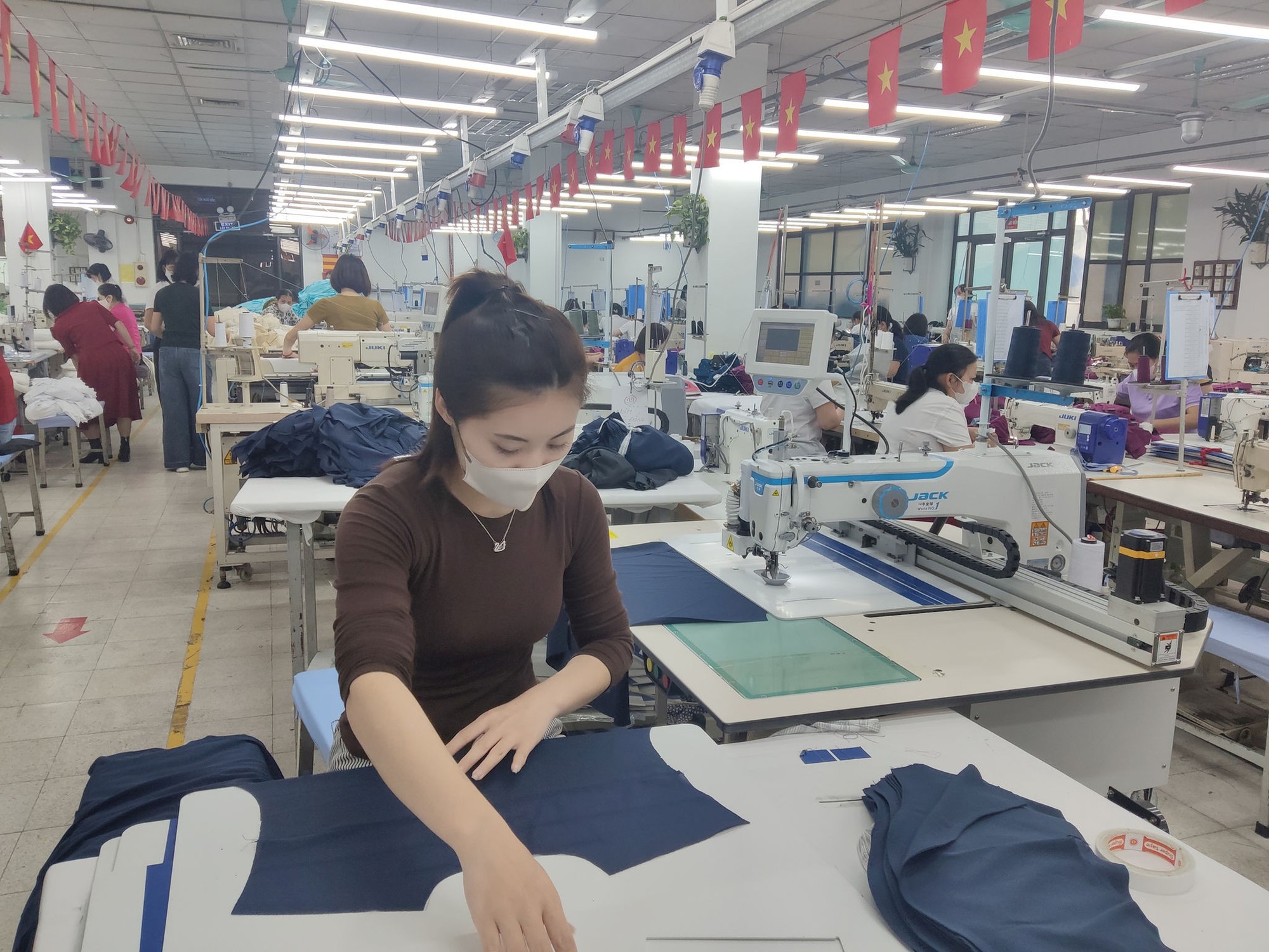 Đổi cách ưu đãi thuế, nâng sức cạnh tranh doanh nghiệp Việt- Ảnh 1.