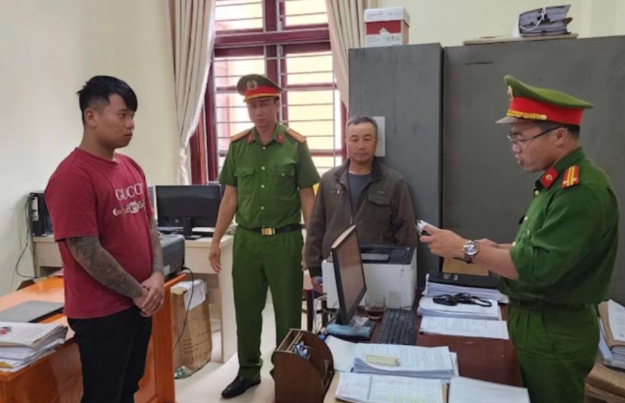 Khởi tố 3 bị can trong đường dây mua bán 139 tài khoản ngân hàng, giao dịch hơn 2.000 tỷ đồng  - Ảnh 1.