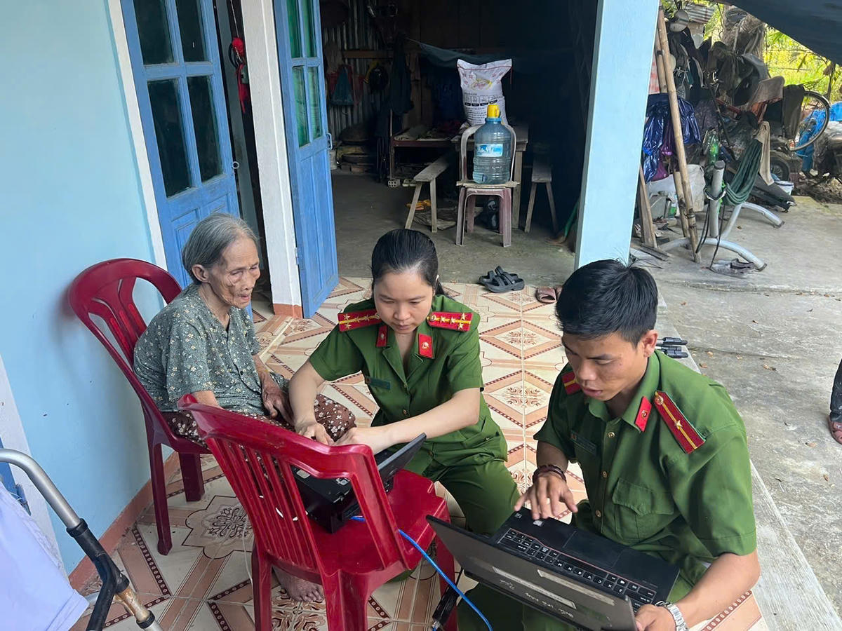 Bức thư tay dài 2 trang giấy của người dân gửi công an xã gây xúc động - Ảnh 4.