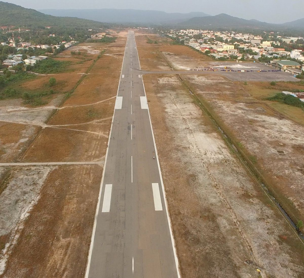 Nhiều ngày trước, sân bay Phú Quốc ghi nhận một máy bay không chở hành khách thương mại nào cất cánh - Ảnh 4.