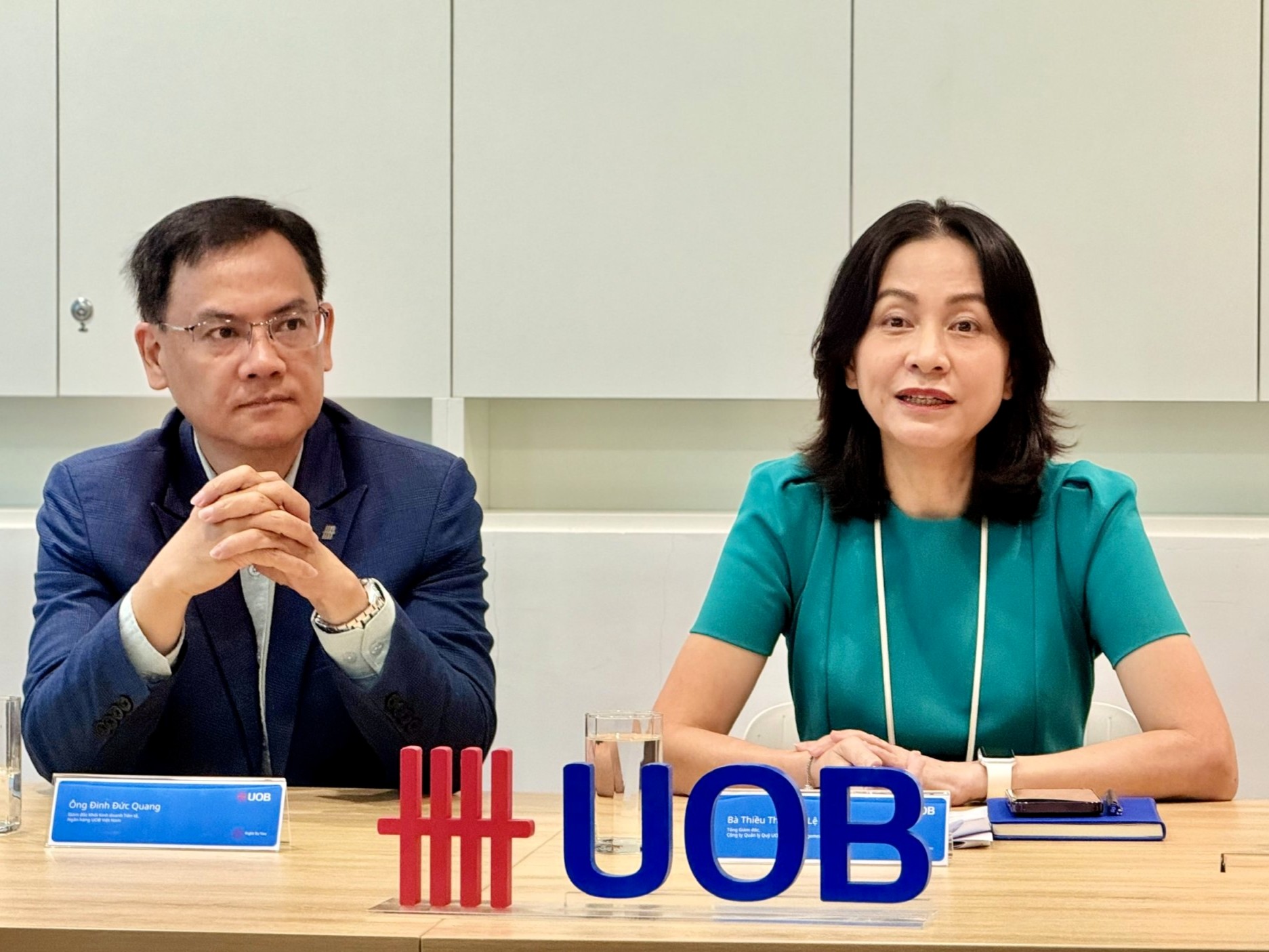 Chuyên gia ngân hàng Singapore UOB: Giá vàng dài hạn vẫn tích cực, 3 nhóm cổ phiếu đáng theo dõi cuối năm - Ảnh 3. Chuyên gia ngân hàng Singapore UOB: Giá vàng dài hạn vẫn tích cực, 3 nhóm cổ phiếu đáng theo dõi cuối năm - Ảnh 3.