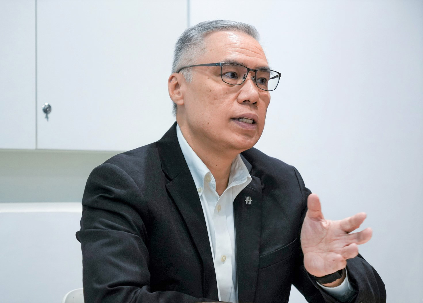 Chuyên gia ngân hàng Singapore UOB: Giá vàng dài hạn vẫn tích cực, 3 nhóm cổ phiếu đáng theo dõi cuối năm - Ảnh 1. Chuyên gia ngân hàng Singapore UOB: Giá vàng dài hạn vẫn tích cực, 3 nhóm cổ phiếu đáng theo dõi cuối năm - Ảnh 1.