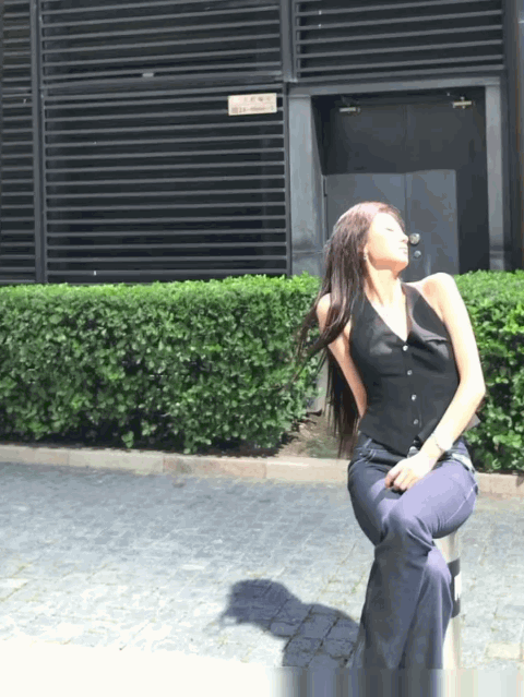 Nữ chính ngôn tình hot nhất mùa hè 2026: 65% cơ thể là chân, dáng đẹp như "mắc áo", trình ăn mặc thượng thừa- Ảnh 3.