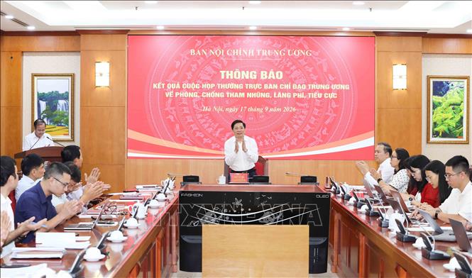 Kỷ luật 6 cán bộ diện Trung ương quản lý; khởi tố một số vụ án tham nhũng, tiêu cực đặc biệt nghiêm trọng trong lĩnh vực y tế, giáo dục, nông nghiệp, thủy sản...- Ảnh 1.