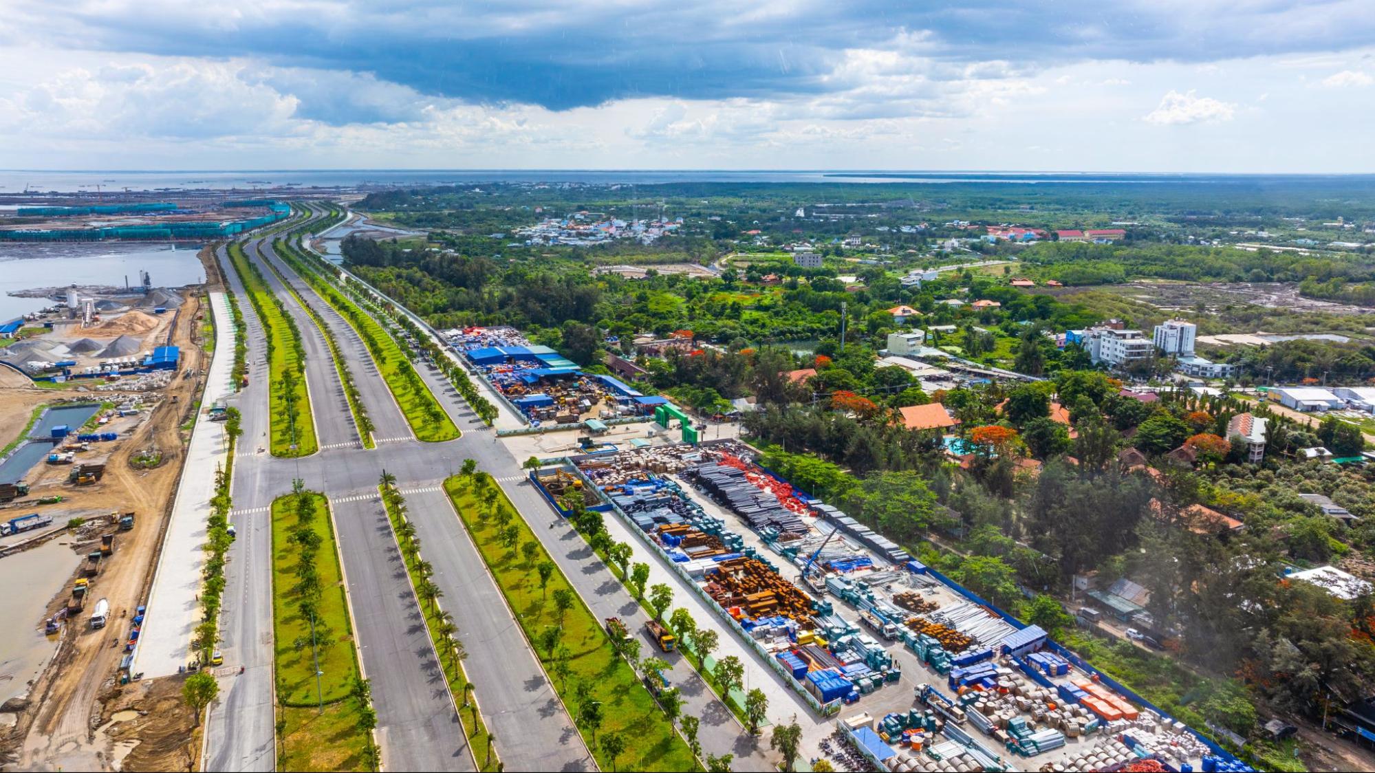 Diễn biến mới nhất của loạt hạ tầng Cần Giờ tỷ USD: Cầu vượt sông chuẩn bị đổ cọc, nút giao cao tốc bắt đầu thi công, sắp mở tuyến “nối biển”  - Ảnh 1.