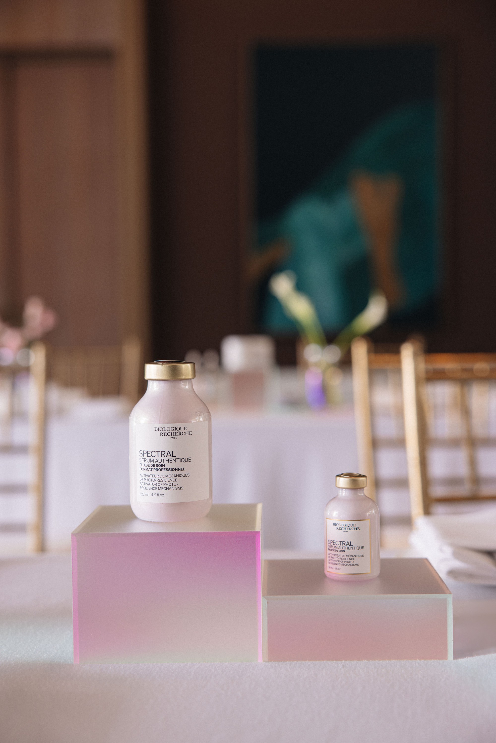 Các tín đồ làm đẹp "phải lòng" một chai serum màu hồng ngay từ trải nghiệm đầu tiên - Ảnh 2.