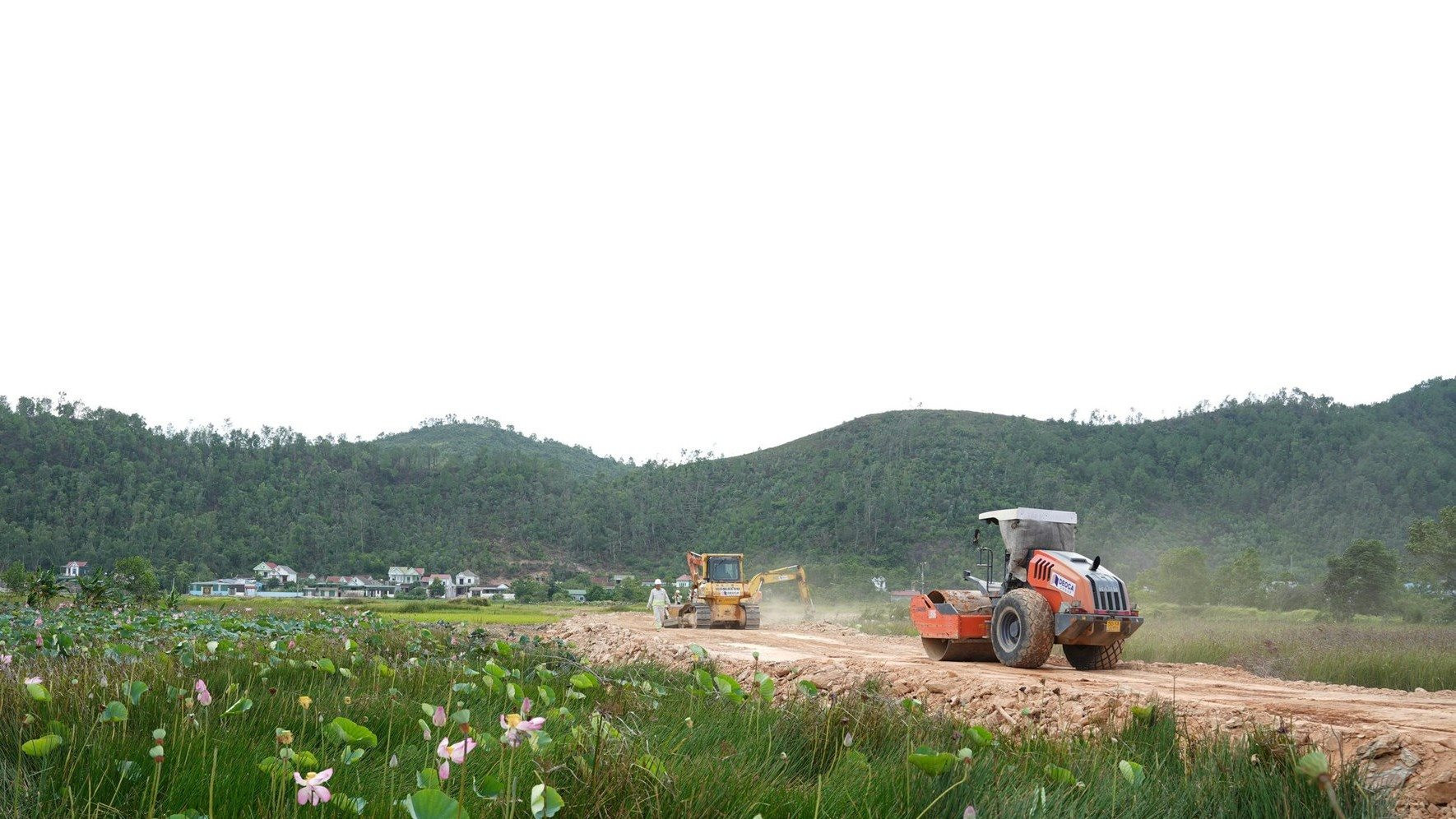 Việt Nam đang xây tuyến cao tốc khổng lồ “ngốn” gần 9,9 triệu m³ đất, gần 1 triệu m³ đá: gồm 51 cầu, hầm xuyên núi, phải cấp phép thêm hàng loạt mỏ để đáp ứng- Ảnh 2.
