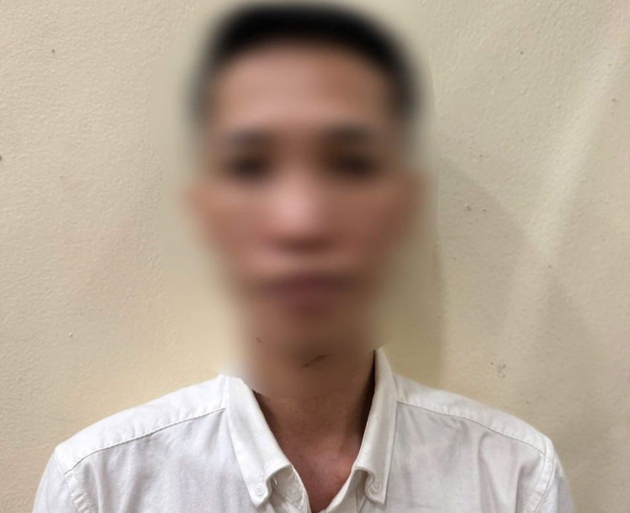 Công an điều tra các giao dịch chuyển khoản người đàn ông mua tóc Dương Quang Thắng - Ảnh 1.