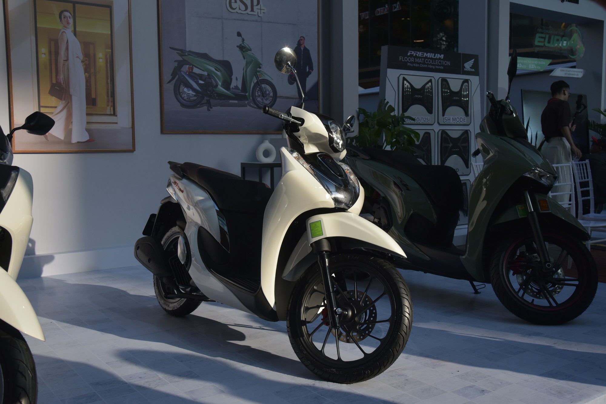 Honda Sh Mode 2026 ra mắt Việt Nam: Giá từ gần 61 triệu đồng, màn hình mới, động cơ ‘sạch’ hơn, thêm tính năng an toàn- Ảnh 20. Honda Sh Mode 2026 ra mắt Việt Nam: Giá từ gần 61 triệu đồng, màn hình mới, động cơ ‘sạch’ hơn, thêm tính năng an toàn- Ảnh 20.