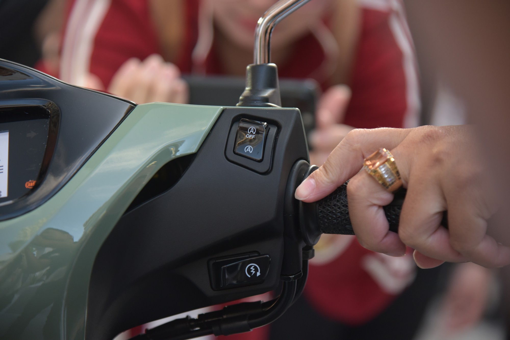 Honda Sh Mode 2026 ra mắt Việt Nam: Giá từ gần 61 triệu đồng, màn hình mới, động cơ ‘sạch’ hơn, thêm tính năng an toàn- Ảnh 13. Honda Sh Mode 2026 ra mắt Việt Nam: Giá từ gần 61 triệu đồng, màn hình mới, động cơ ‘sạch’ hơn, thêm tính năng an toàn- Ảnh 13.