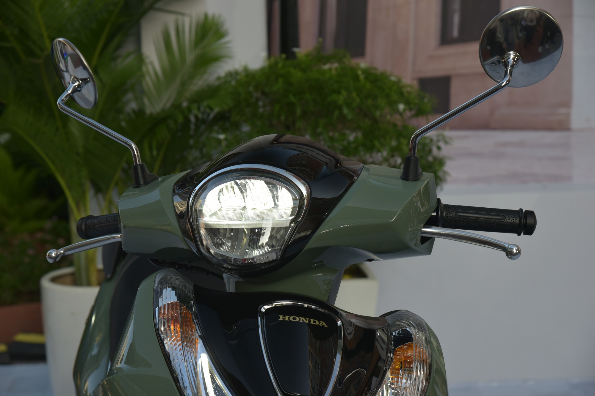 Honda Sh Mode 2026 ra mắt Việt Nam: Giá từ gần 61 triệu đồng, màn hình mới, động cơ ‘sạch’ hơn, thêm tính năng an toàn- Ảnh 5. Honda Sh Mode 2026 ra mắt Việt Nam: Giá từ gần 61 triệu đồng, màn hình mới, động cơ ‘sạch’ hơn, thêm tính năng an toàn- Ảnh 5.