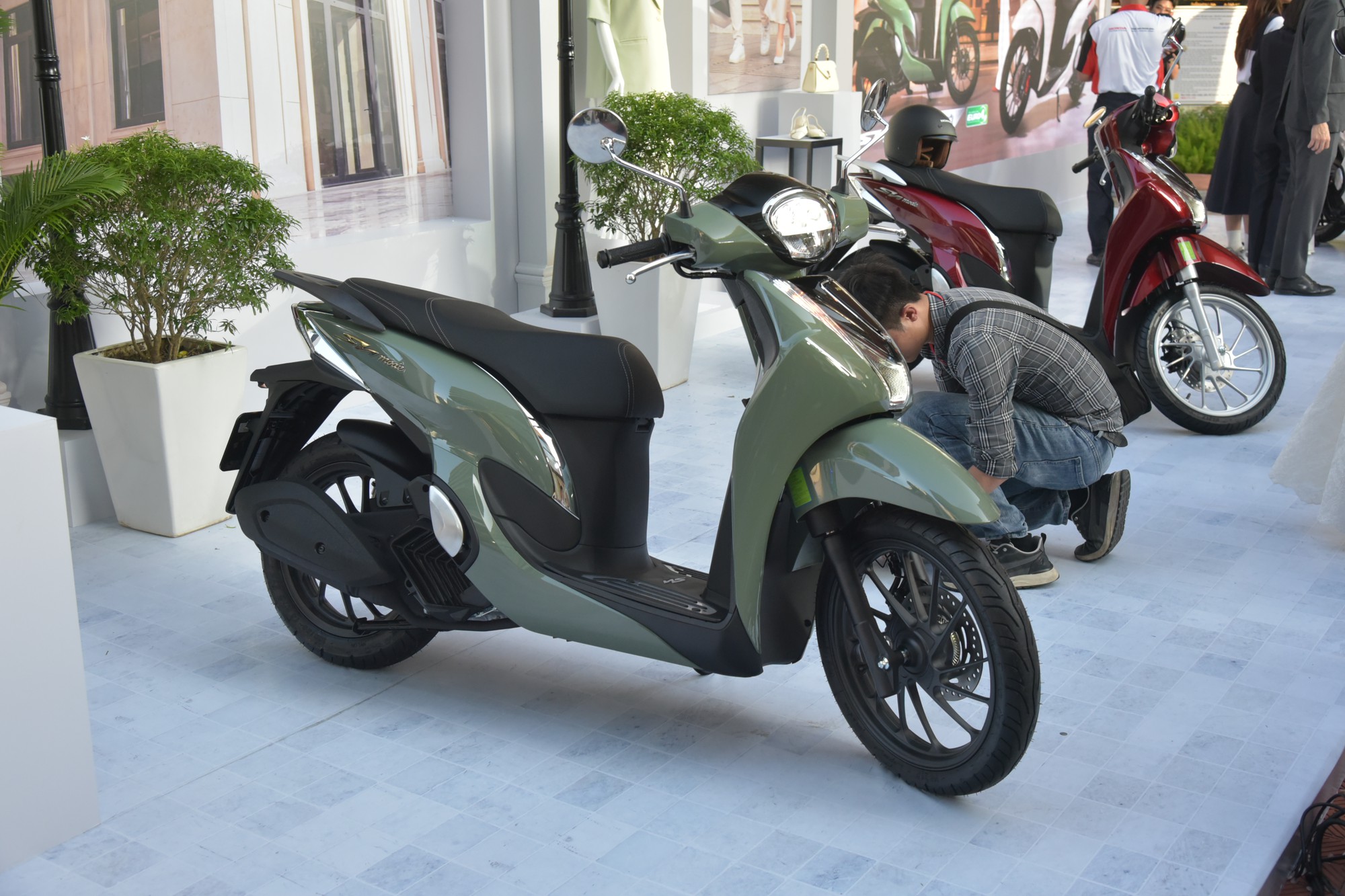 Honda Sh Mode 2026 ra mắt Việt Nam: Giá từ gần 61 triệu đồng, màn hình mới, động cơ ‘sạch’ hơn, thêm tính năng an toàn- Ảnh 4. Honda Sh Mode 2026 ra mắt Việt Nam: Giá từ gần 61 triệu đồng, màn hình mới, động cơ ‘sạch’ hơn, thêm tính năng an toàn- Ảnh 4.