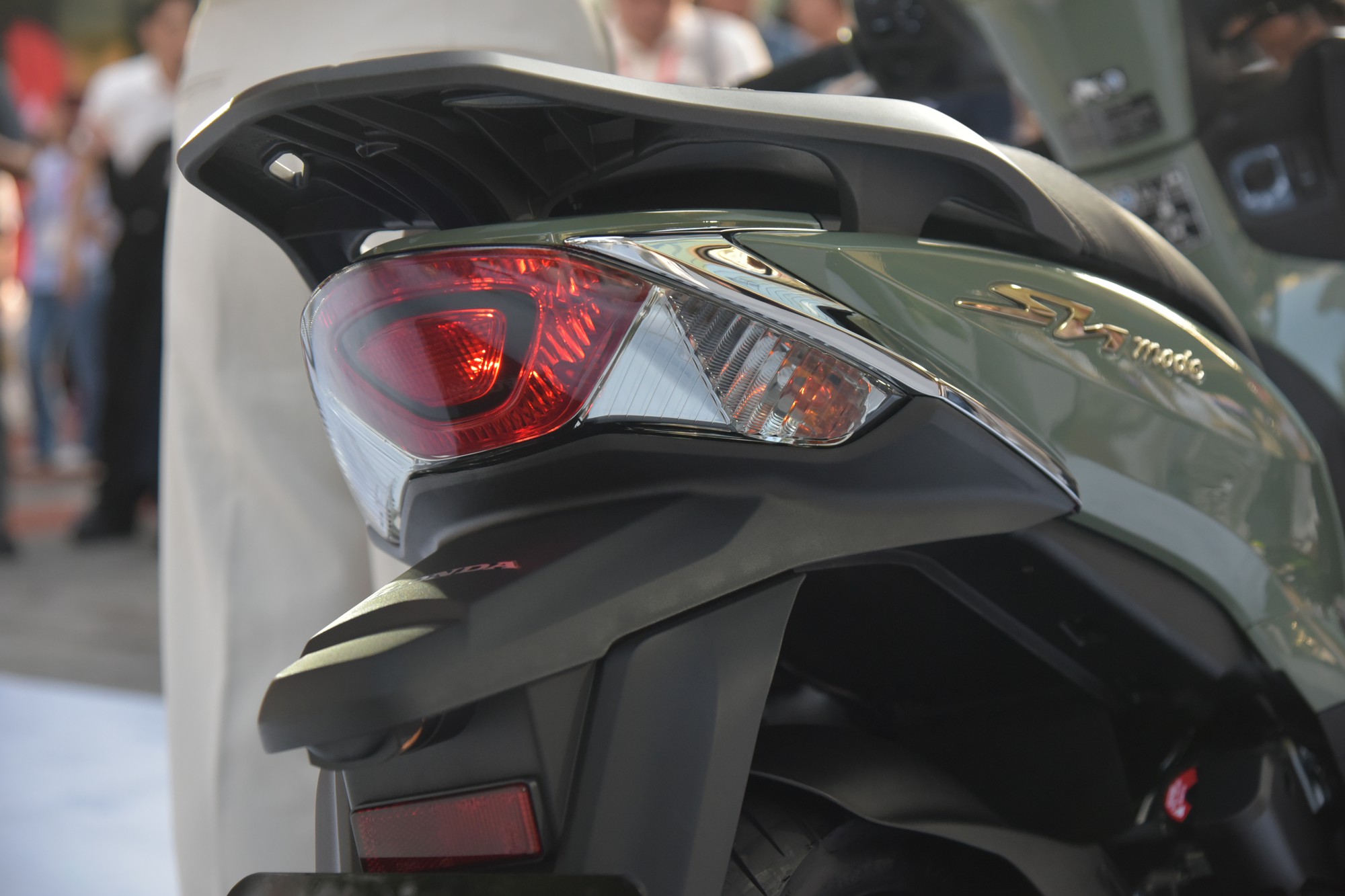 Honda Sh Mode 2026 ra mắt Việt Nam: Giá từ gần 61 triệu đồng, màn hình mới, động cơ ‘sạch’ hơn, thêm tính năng an toàn- Ảnh 19. Honda Sh Mode 2026 ra mắt Việt Nam: Giá từ gần 61 triệu đồng, màn hình mới, động cơ ‘sạch’ hơn, thêm tính năng an toàn- Ảnh 19.