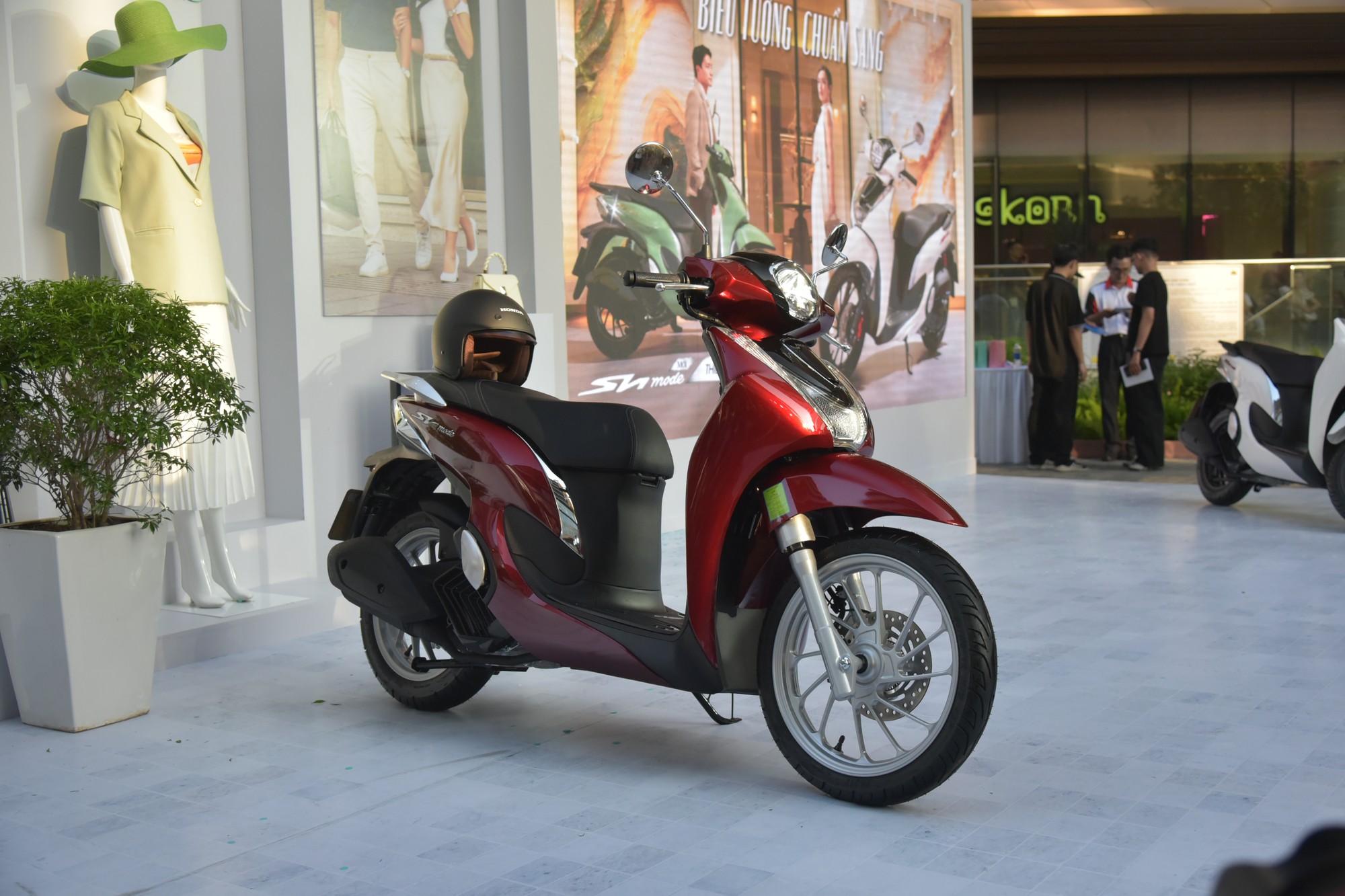 Honda Sh Mode 2026 ra mắt Việt Nam: Giá từ gần 61 triệu đồng, màn hình mới, động cơ ‘sạch’ hơn, thêm tính năng an toàn- Ảnh 2. Honda Sh Mode 2026 ra mắt Việt Nam: Giá từ gần 61 triệu đồng, màn hình mới, động cơ ‘sạch’ hơn, thêm tính năng an toàn- Ảnh 2.
