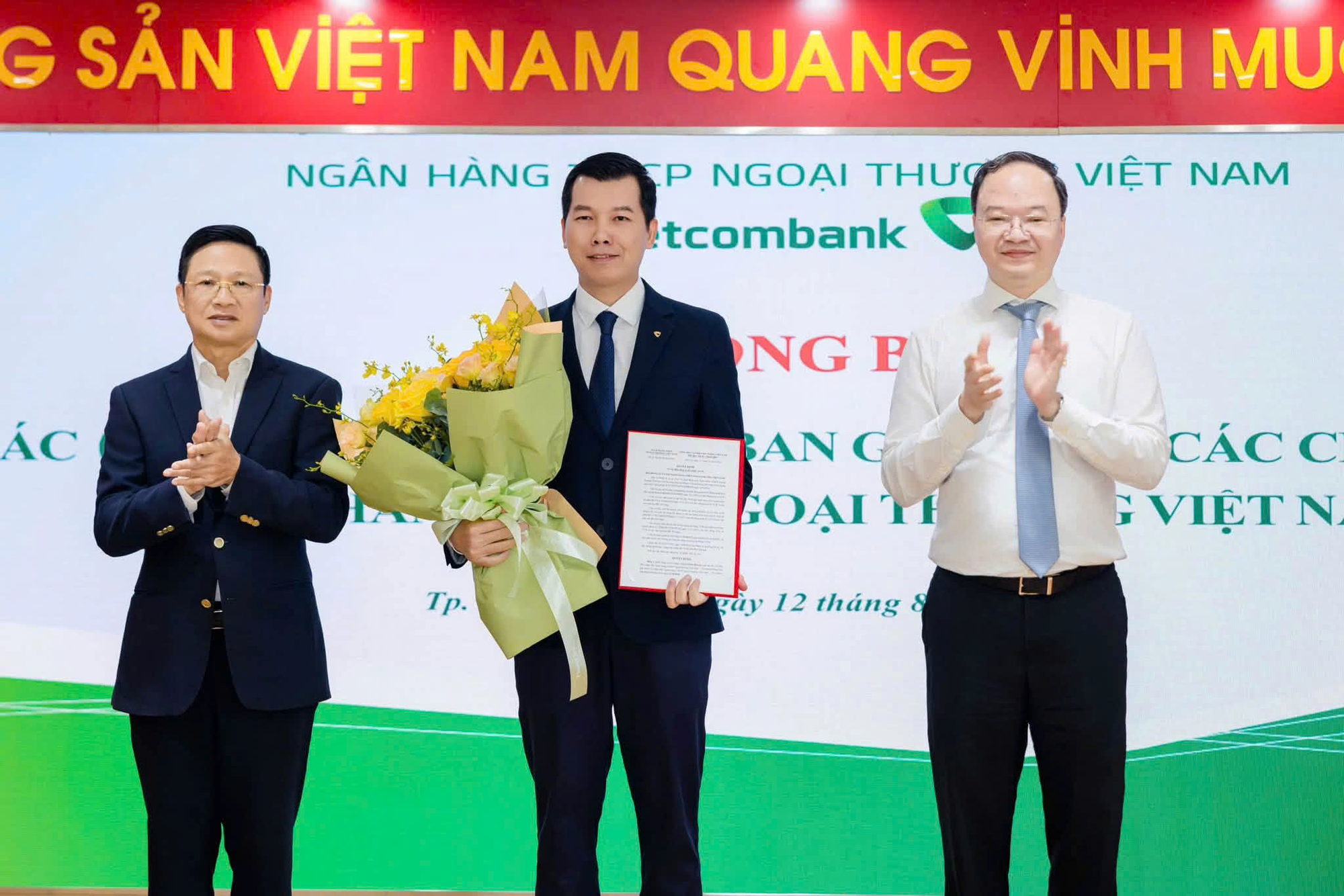 Vietcombank bổ nhiệm loạt Giám đốc chi nhánh, nhân sự cấp cao Trụ sở chính - Ảnh 2. Vietcombank bổ nhiệm loạt Giám đốc chi nhánh, nhân sự cấp cao Trụ sở chính - Ảnh 2.