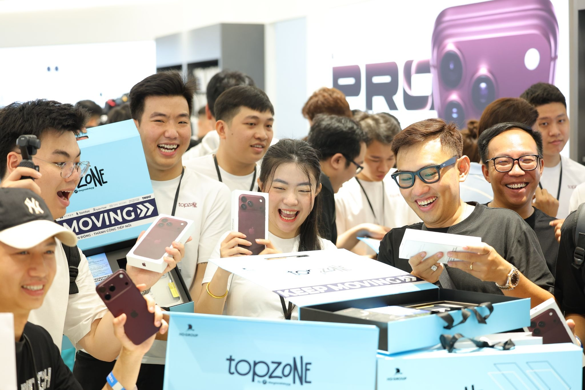 Từ đặt trước đến giao hàng, TopZone luôn khẳng định vị thế hàng đầu - Ảnh 2. Từ đặt trước đến giao hàng, TopZone luôn khẳng định vị thế hàng đầu - Ảnh 2.
