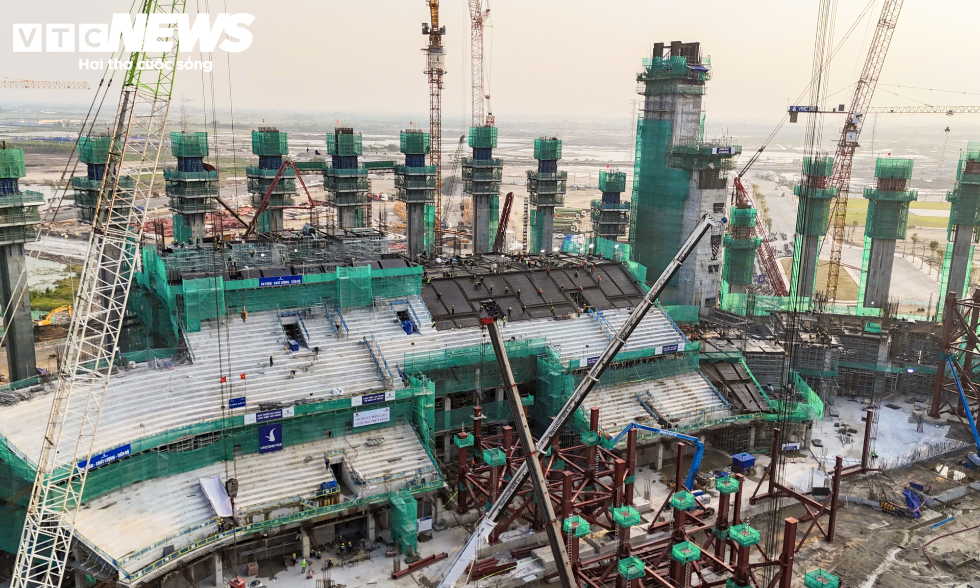 Loạt siêu trụ khổng lồ tại công trường sân vận động 135.000 chỗ ở Hà Nội- Ảnh 7.