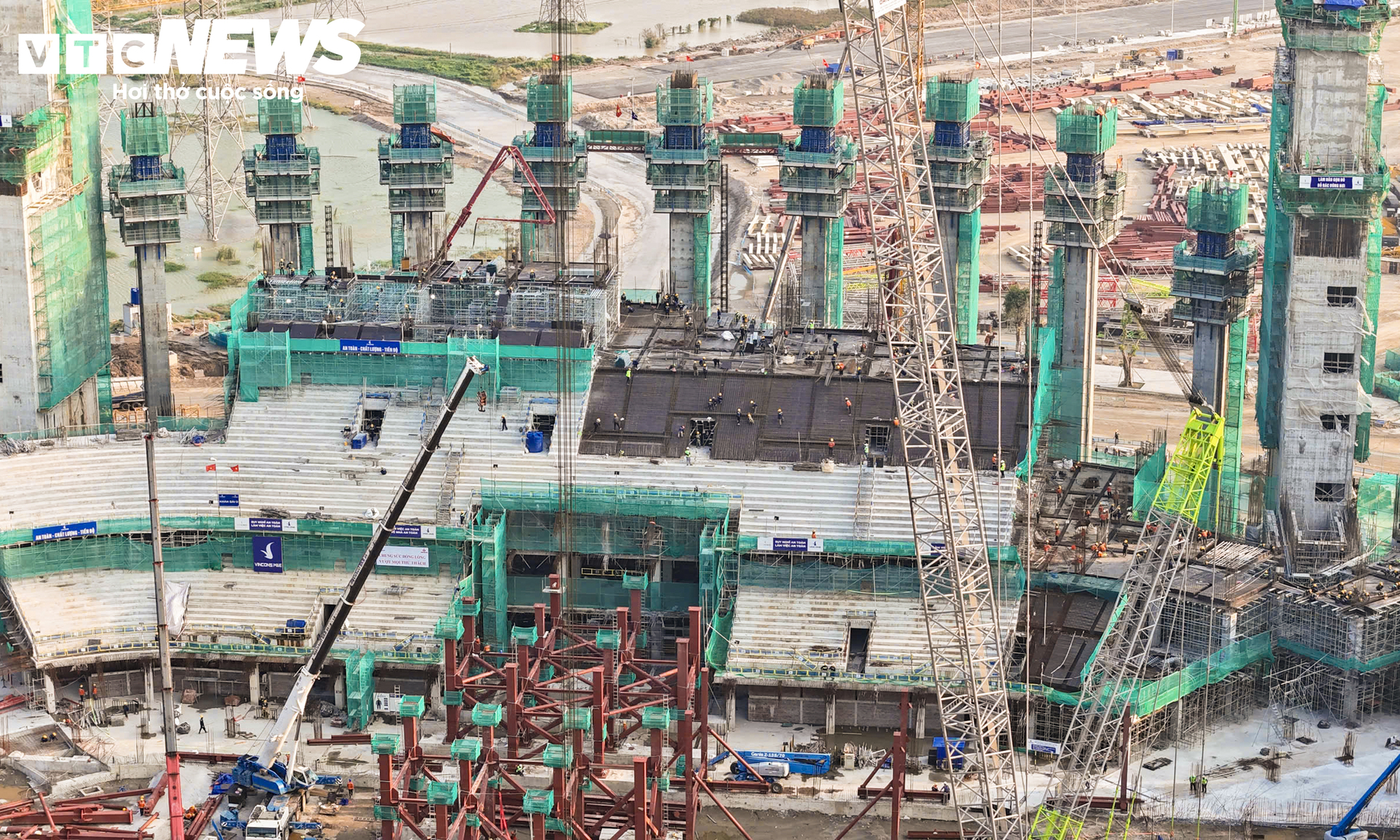 Loạt siêu trụ khổng lồ tại công trường sân vận động 135.000 chỗ ở Hà Nội- Ảnh 5.