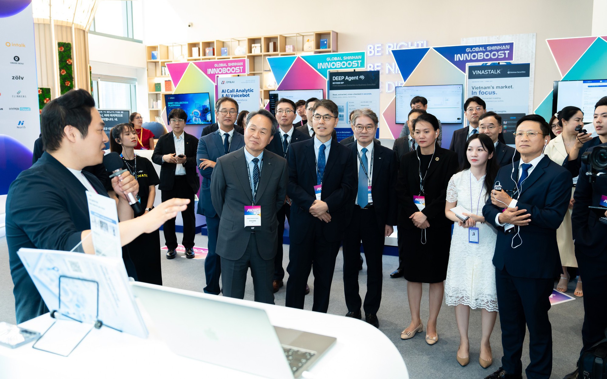 Chủ tịch tập đoàn tài chính hàng đầu Hàn Quốc đích thân sang Việt Nam tham dự một sự kiện: 'Hé mở' chiến lược tại thị trường 100 triệu dân