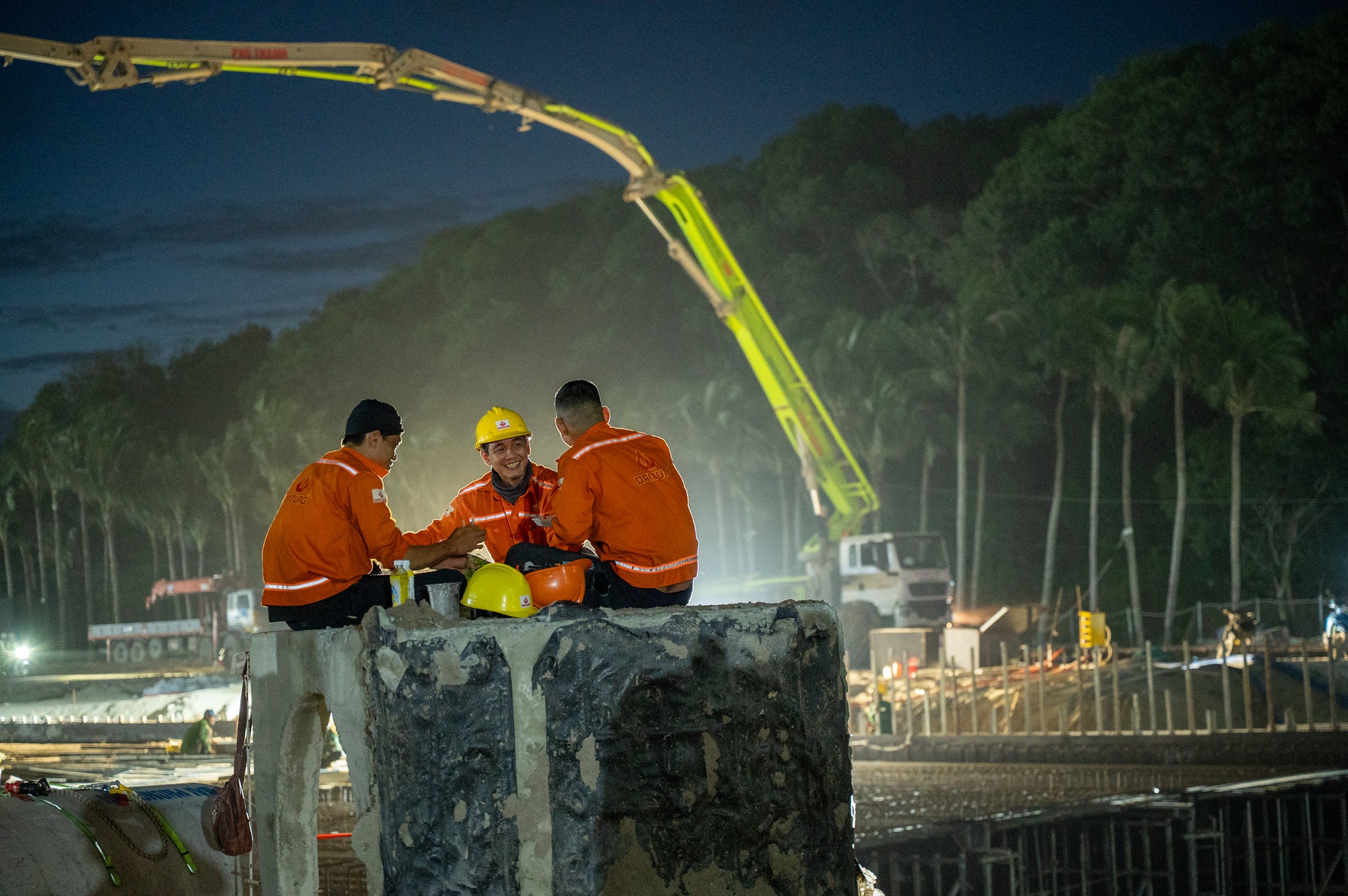 Đúng ngày Quốc khánh 2/9, đại công trường APEC 2027 ở Đảo Ngọc diễn ra cảnh tượng không ngờ- Ảnh 6. Đúng ngày Quốc khánh 2/9, đại công trường APEC 2027 ở Đảo Ngọc diễn ra cảnh tượng không ngờ- Ảnh 6.