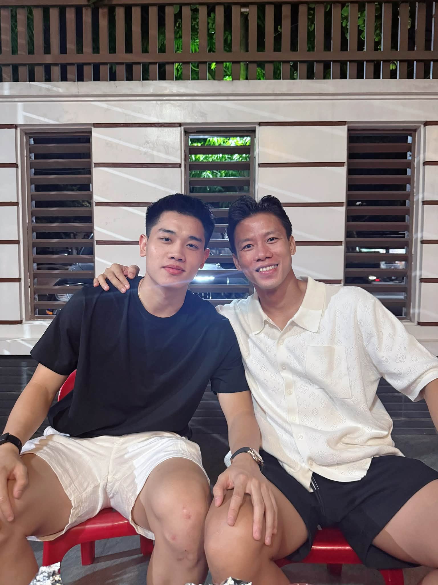 Vì sao Đình Bắc lại treo áo của Quế Ngọc Hải ở nơi trang trọng nhất trong căn nhà vừa xây?- Ảnh 2.