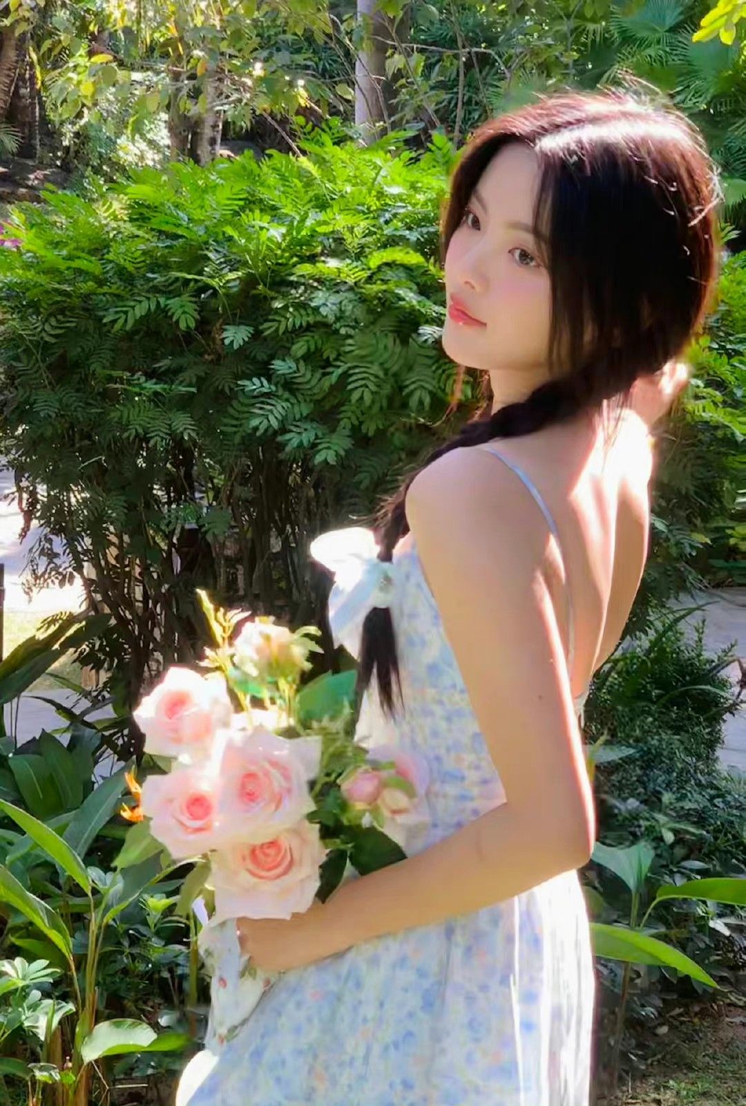 Mỹ nhân xuất thân nghèo khó nhưng khí chất tựa như tiểu thư nhà giàu: Đỉnh từ khuôn mặt tới vóc dáng, chưa mặc xấu 1 lần nào- Ảnh 3.