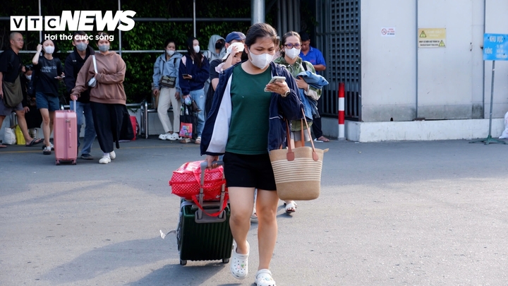 Cảnh trái ngược ở cửa ngõ TP.HCM, cao tốc, bến phà trong ngày cuối nghỉ lễ 2/9- Ảnh 7.
