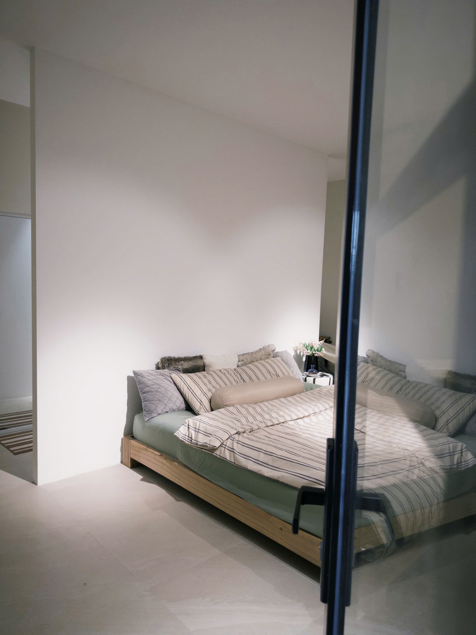 Chi 80 triệu mua nệm, sofa và bàn cà phê, dành 300m2 đất làm sân cỏ, trồng hoa: Người trẻ biến nhà thành nơi nghỉ dưỡng xịn nhất- Ảnh 10.