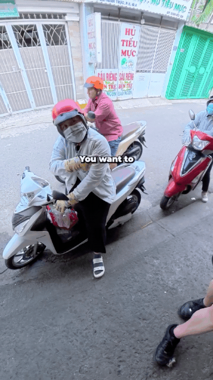 Chị gái tình cờ giúp chàng trai Tây mua cà phê, ai ngờ 15.000 đồng lại khiến cả thế giới thấy người Việt Nam tử tế đến thế nào- Ảnh 3.