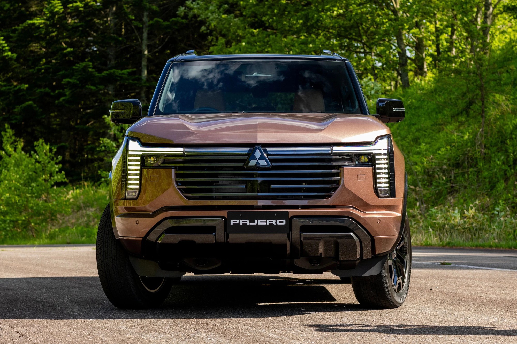 Mitsubishi Pajero thế hệ mới ra mắt: Khung gầm rời, 2 màn lớn, máy dầu 2.4L, có thể thêm hybrid cạnh tranh Land Cruiser, lắp ở gần Việt Nam- Ảnh 14. Mitsubishi Pajero thế hệ mới ra mắt: Khung gầm rời, 2 màn lớn, máy dầu 2.4L, có thể thêm hybrid cạnh tranh Land Cruiser, lắp ở gần Việt Nam- Ảnh 14.