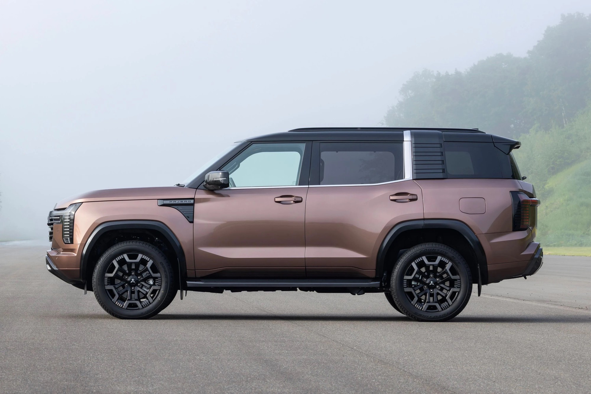 Mitsubishi Pajero thế hệ mới ra mắt: Khung gầm rời, 2 màn lớn, máy dầu 2.4L, có thể thêm hybrid cạnh tranh Land Cruiser, lắp ở gần Việt Nam- Ảnh 7. Mitsubishi Pajero thế hệ mới ra mắt: Khung gầm rời, 2 màn lớn, máy dầu 2.4L, có thể thêm hybrid cạnh tranh Land Cruiser, lắp ở gần Việt Nam- Ảnh 7.