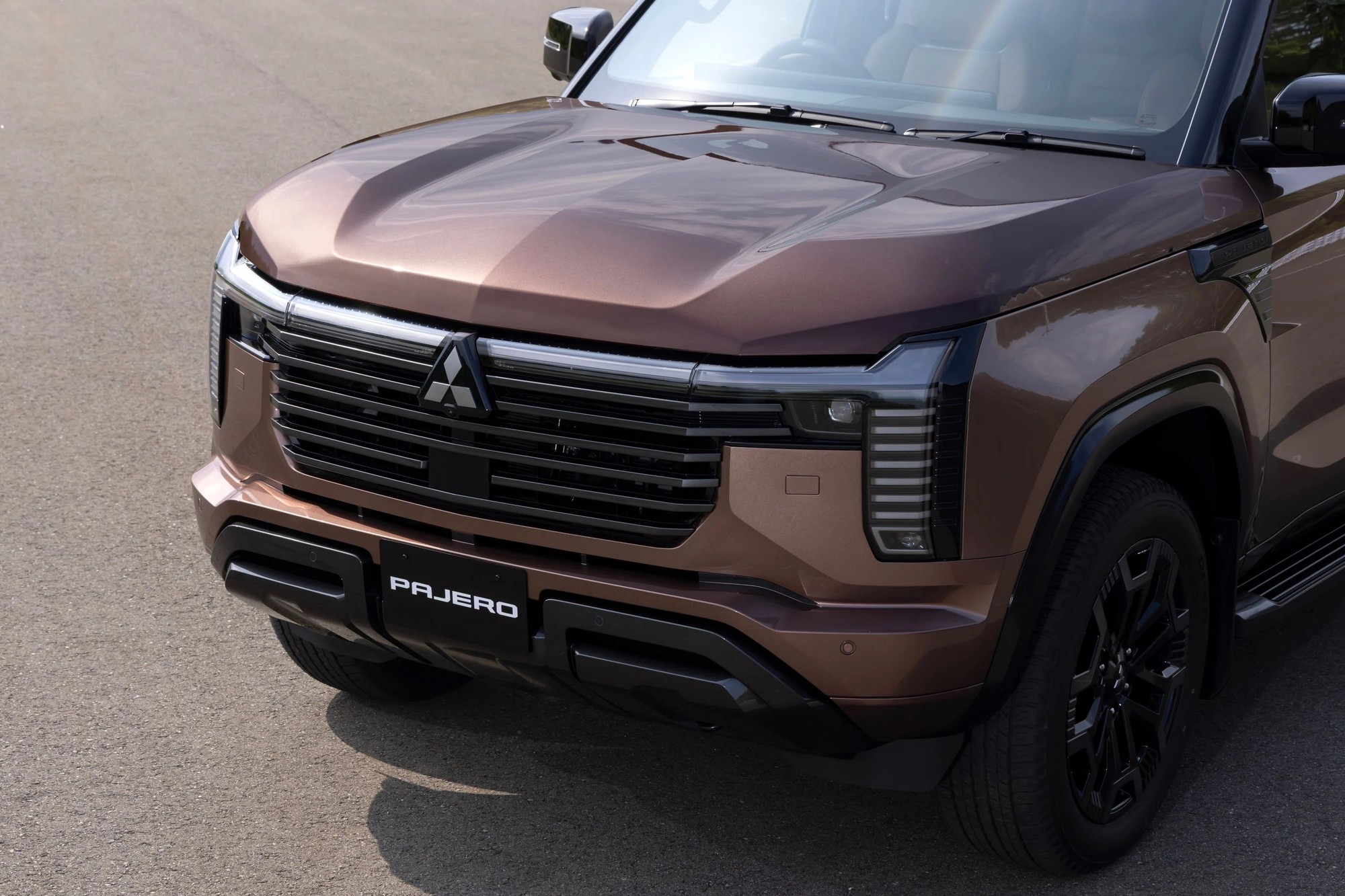 Mitsubishi Pajero thế hệ mới ra mắt: Khung gầm rời, 2 màn lớn, máy dầu 2.4L, có thể thêm hybrid cạnh tranh Land Cruiser, lắp ở gần Việt Nam- Ảnh 15. Mitsubishi Pajero thế hệ mới ra mắt: Khung gầm rời, 2 màn lớn, máy dầu 2.4L, có thể thêm hybrid cạnh tranh Land Cruiser, lắp ở gần Việt Nam- Ảnh 15.