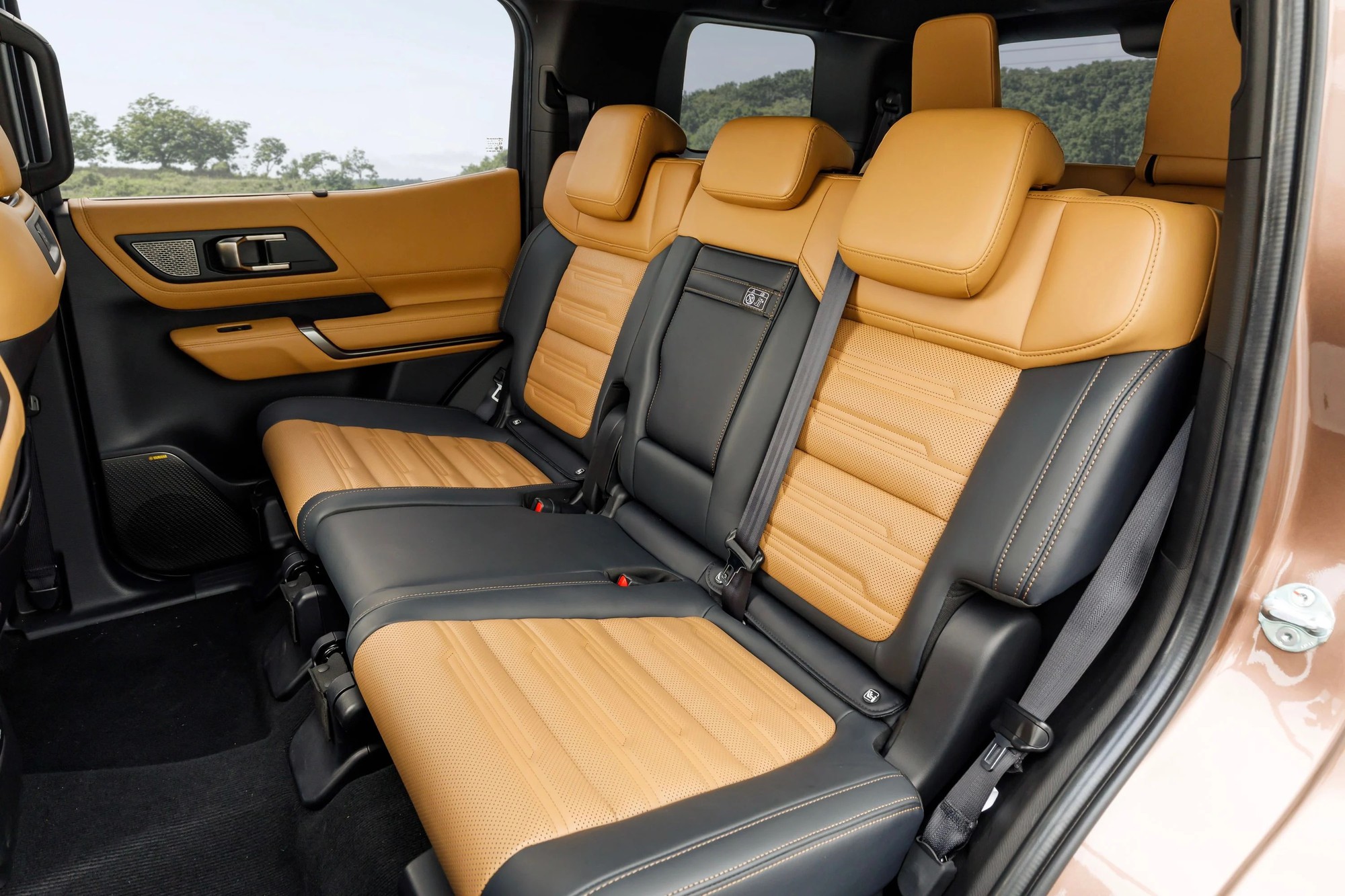 Mitsubishi Pajero thế hệ mới ra mắt: Khung gầm rời, 2 màn lớn, máy dầu 2.4L, có thể thêm hybrid cạnh tranh Land Cruiser, lắp ở gần Việt Nam- Ảnh 19. Mitsubishi Pajero thế hệ mới ra mắt: Khung gầm rời, 2 màn lớn, máy dầu 2.4L, có thể thêm hybrid cạnh tranh Land Cruiser, lắp ở gần Việt Nam- Ảnh 19.