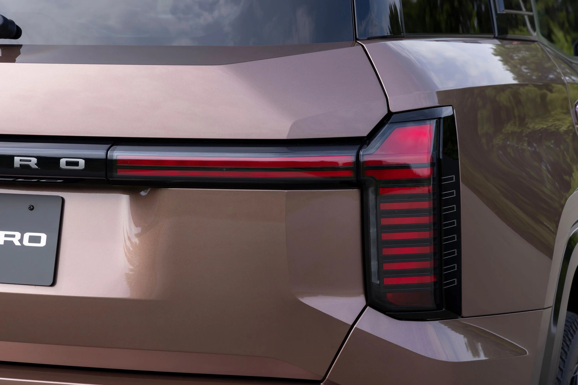 Mitsubishi Pajero thế hệ mới ra mắt: Khung gầm rời, 2 màn lớn, máy dầu 2.4L, có thể thêm hybrid cạnh tranh Land Cruiser, lắp ở gần Việt Nam- Ảnh 16. Mitsubishi Pajero thế hệ mới ra mắt: Khung gầm rời, 2 màn lớn, máy dầu 2.4L, có thể thêm hybrid cạnh tranh Land Cruiser, lắp ở gần Việt Nam- Ảnh 16.