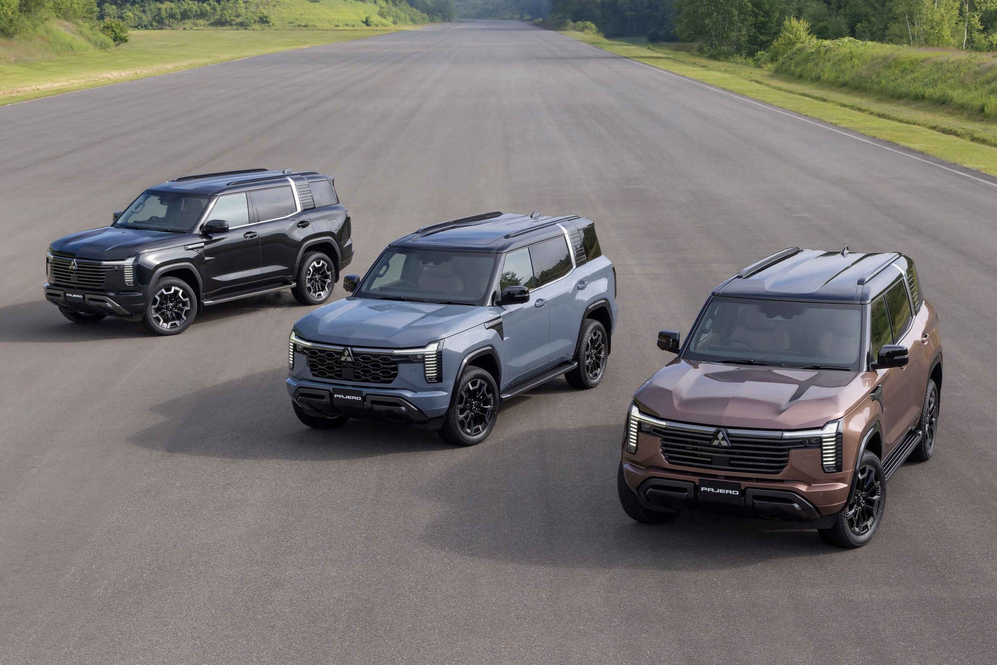 Mitsubishi Pajero thế hệ mới ra mắt: Khung gầm rời, 2 màn lớn, máy dầu 2.4L, có thể thêm hybrid cạnh tranh Land Cruiser, lắp ở gần Việt Nam- Ảnh 3. Mitsubishi Pajero thế hệ mới ra mắt: Khung gầm rời, 2 màn lớn, máy dầu 2.4L, có thể thêm hybrid cạnh tranh Land Cruiser, lắp ở gần Việt Nam- Ảnh 3.