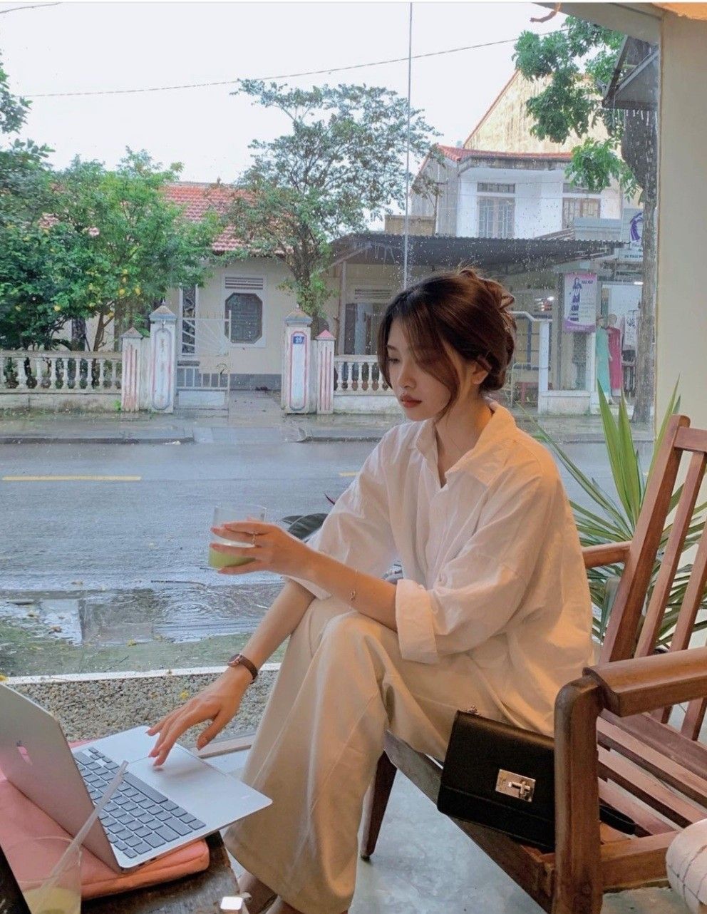 Tiết kiệm không có nghĩa là sống kham khổ: Tôi vẫn chi mạnh cho 3 thứ này để cuộc sống dễ chịu hơn- Ảnh 2.