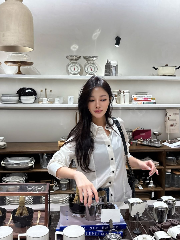 4 thói quen khi đến chơi nhà người khác tố cáo một người có EQ chạm đáy- Ảnh 1.