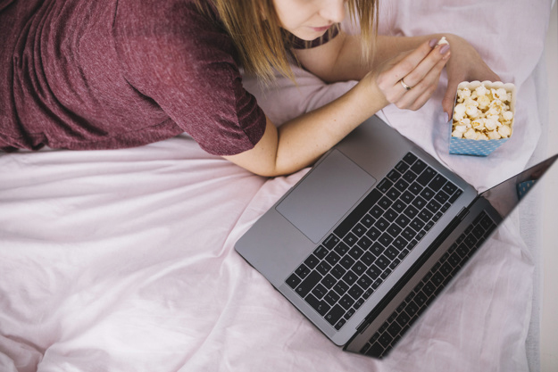 Lời khuyên cho tất cả những ai có thói quen dùng laptop mỗi tối- Ảnh 1.