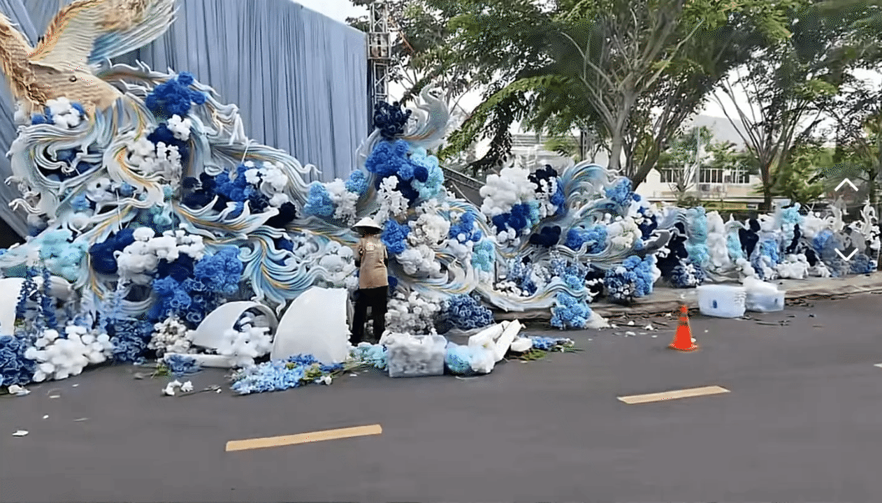 Thiếu gia tiệm vàng miền Tây cưới vợ: Chi vài trăm triệu dựng cổng cưới long - phụng dài 50m, bà con thi nhau đến check-in - Ảnh 3.