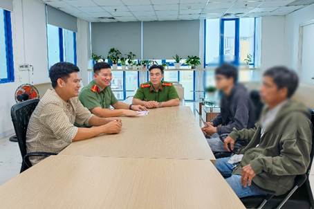 Công an xác minh giao dịch 464.000.000 đồng của tài xế Lê Huy Thanh: Gia đình một học sinh lập tức báo ngân hàng khóa tài khoản- Ảnh 1.