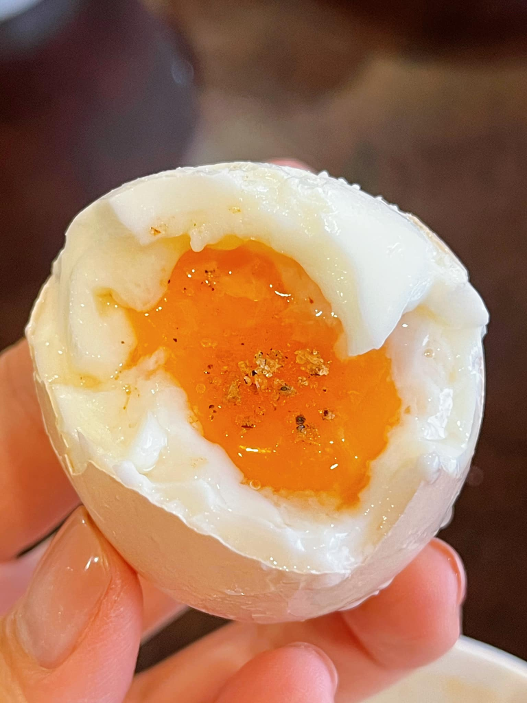 Điều gì xảy ra khi bạn ăn trứng lòng đào?- Ảnh 1.