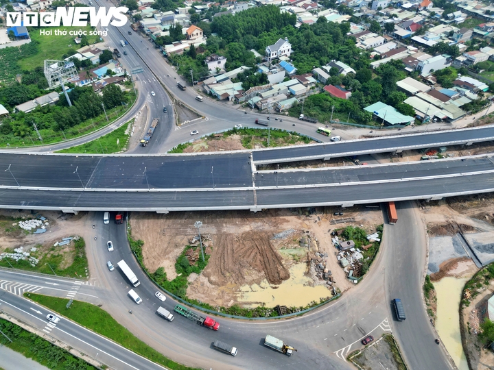 Diện mạo siêu nút giao kết nối 2 cao tốc huyết mạch ở phía Nam- Ảnh 2.