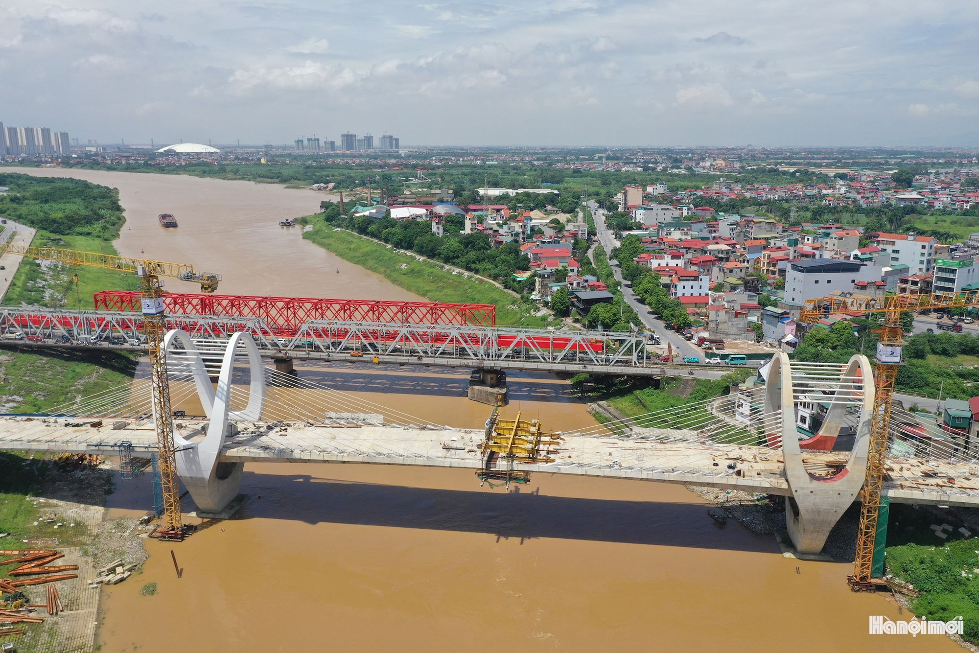 Rầm rộ thi công cầu Đuống mới dự kiến hoàn thành cuối năm 2026- Ảnh 2.