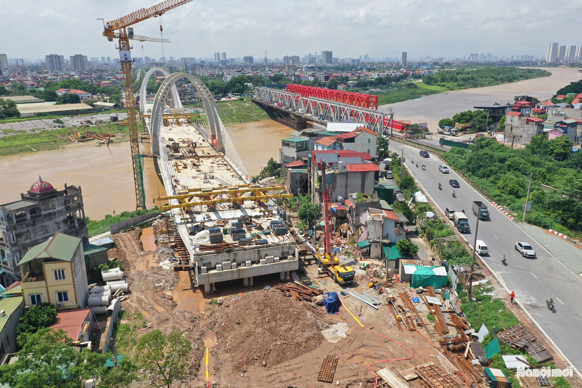 Rầm rộ thi công cầu Đuống mới dự kiến hoàn thành cuối năm 2026- Ảnh 3.